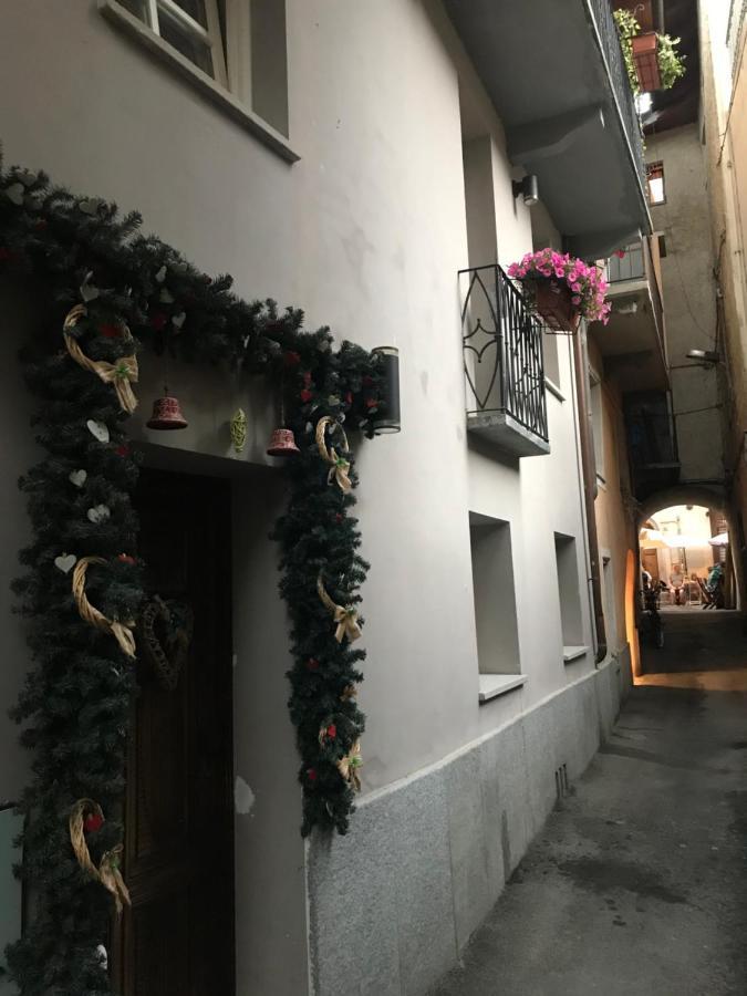 Aymon De Challant Appartement Aosta Exteriör bild